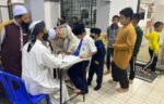 SESI pendaftaran rekod kehadiran ke masjid bagi menunaikan solat subuh berjemaah. Foto : IKHSAN MJTAAS