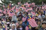 ORANG ramai yang hadir bagi menyaksikan sambutan Hari Kebangsaan 2022 di Dataran Merdeka , Kuala Lumpur pagi tadi. Foto: MOHD NAIM AZIZ / EDISI 9