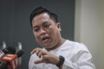 Exco Pergerakan Pemuda Umno, Muhammad Nur Aizat Noor Azam bercakap dalam sidang media di Hotel Primera Kuala Lumpur.