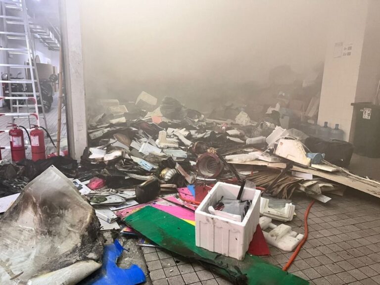 Stor sisa pukal blok utara Kementerian Kewangan terbakar