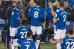 Pemain Everton berbuka puasa