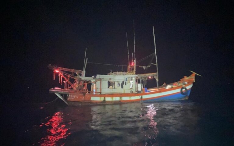 Dua bot Vietnam ditahan sedang leka kaut hasil laut Kudat
